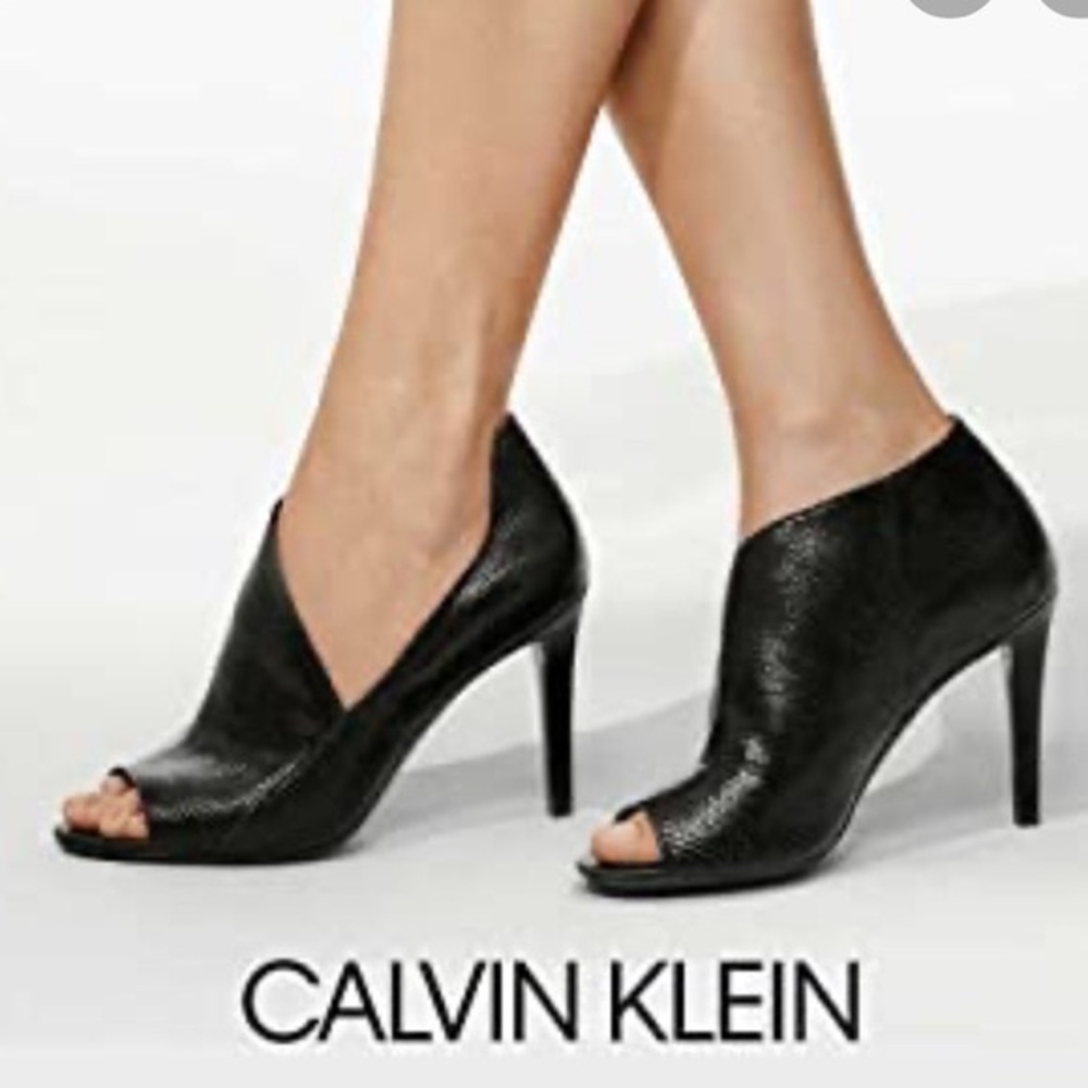 NWT Calvin Klein Nastassia Peep Toe Pump In Soft White Leather - Picture 15 of 16